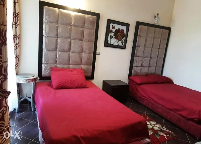 Larg Big With Private Gardens For Families Appart hôtel